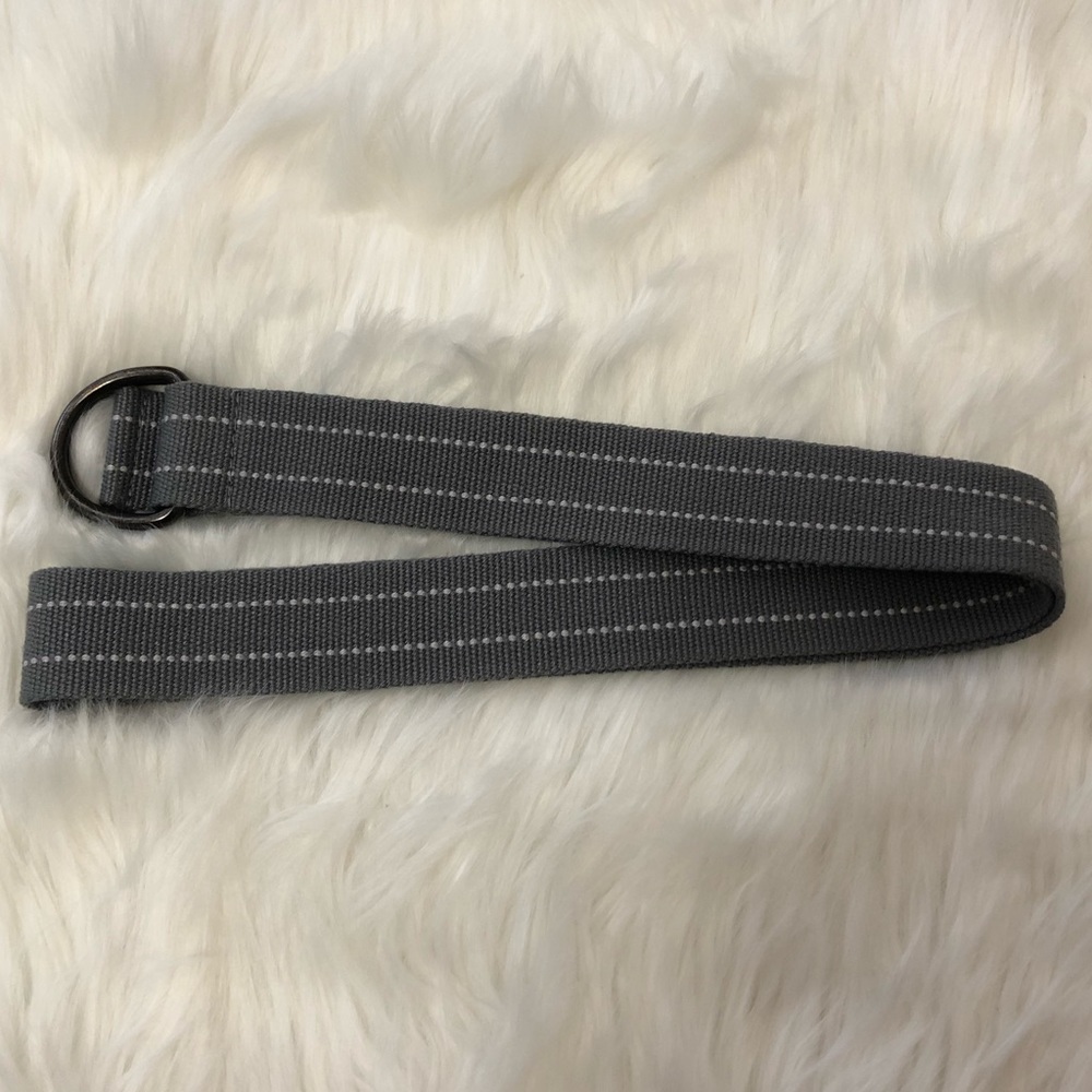 Men’s Gray and White Canvas Belt